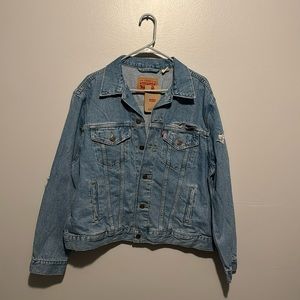 NWT Levi Strauss & Co XL Ex Boyfriend Trucker Jacket.